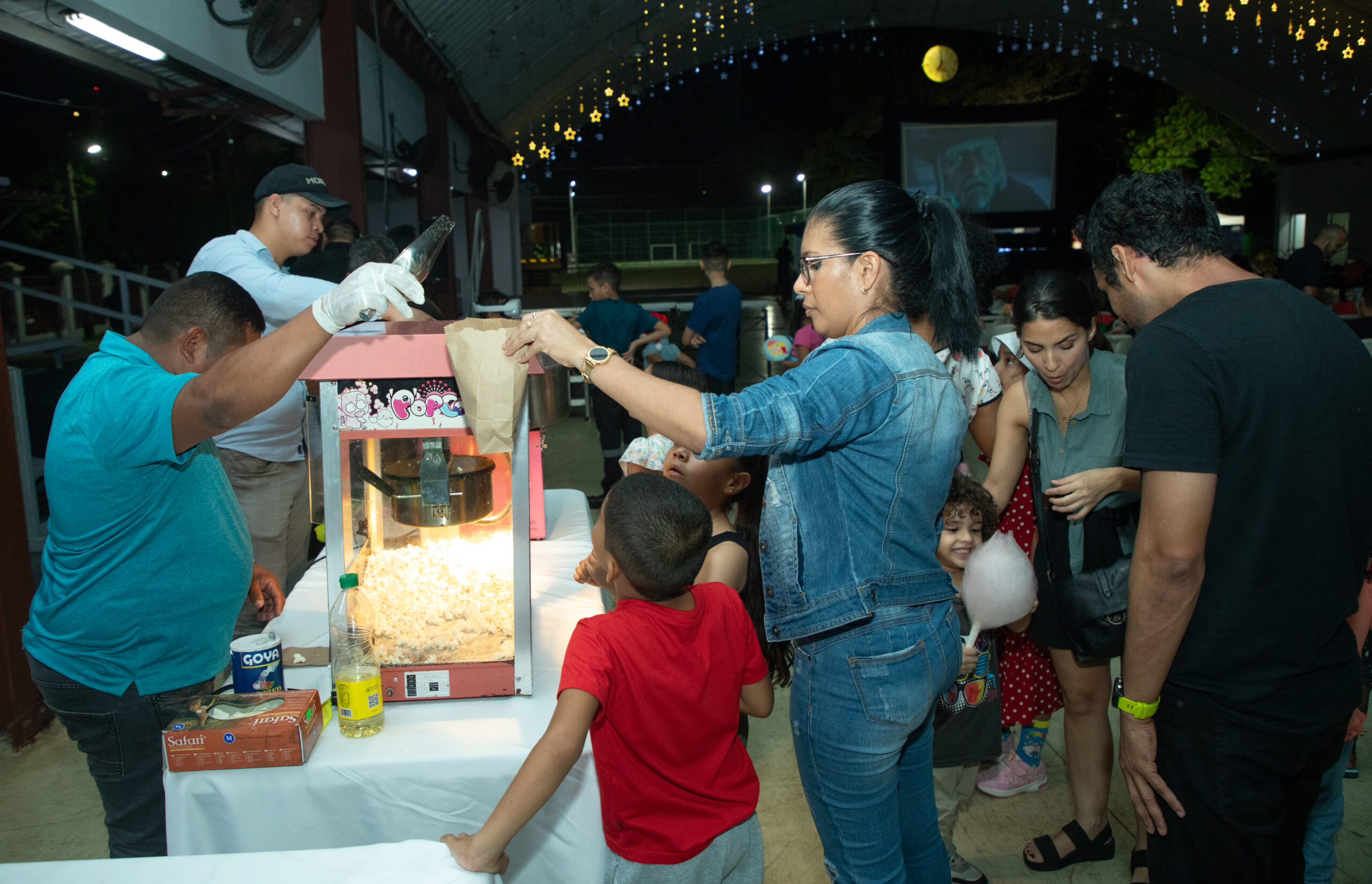 Micultura Lleva El Cine Navide O A Grandes Y Chicos En El Parque Omar