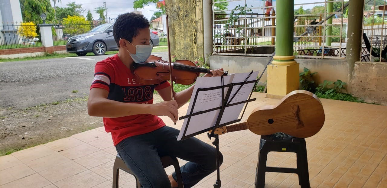 MiCultura promotes Violin and mejorana Learning