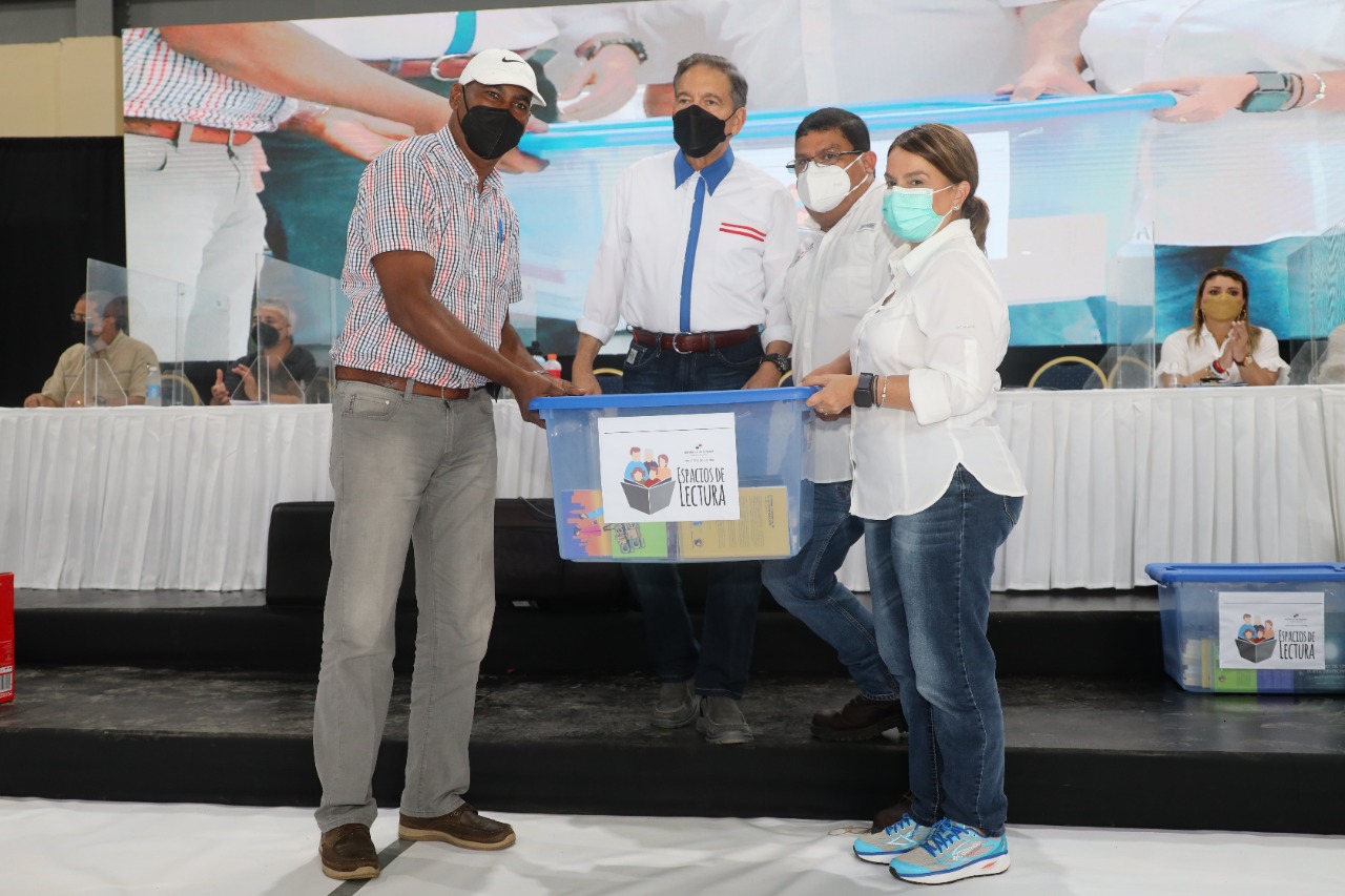 Bocas del Toro and Veraguas open their first Reading spaces