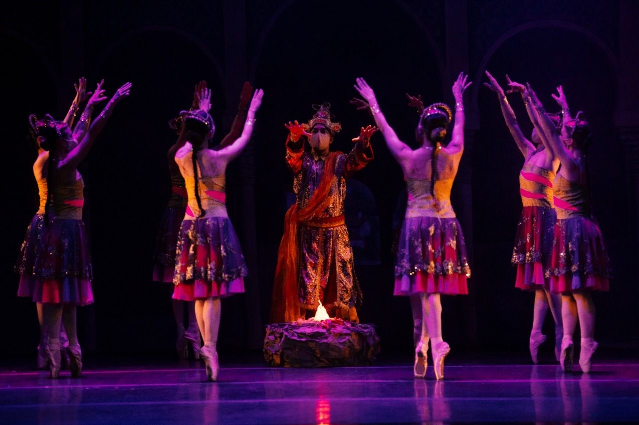 with "La Bayadere" National Ballet celebrates its 49th anniversary