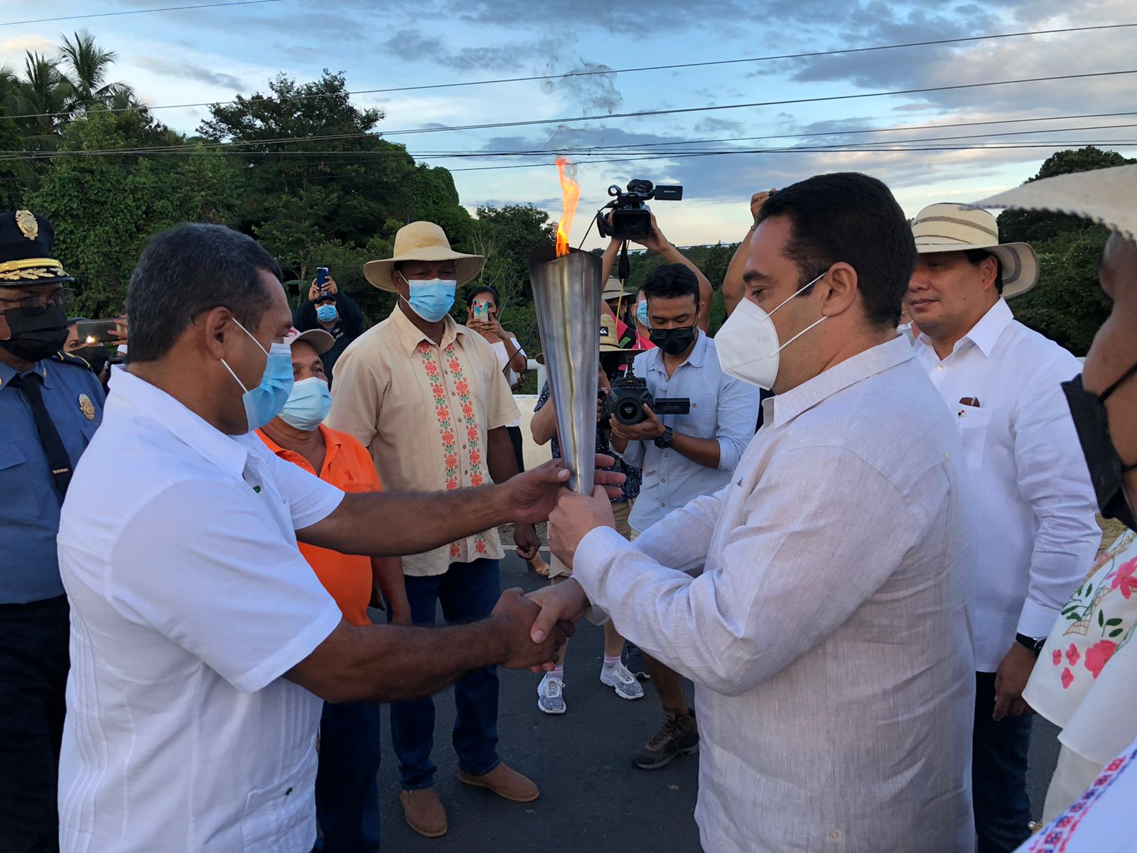 LA  ANTORCHA DEL BICENTENARIO SIGUE RECORRIENDO EN HERRERA