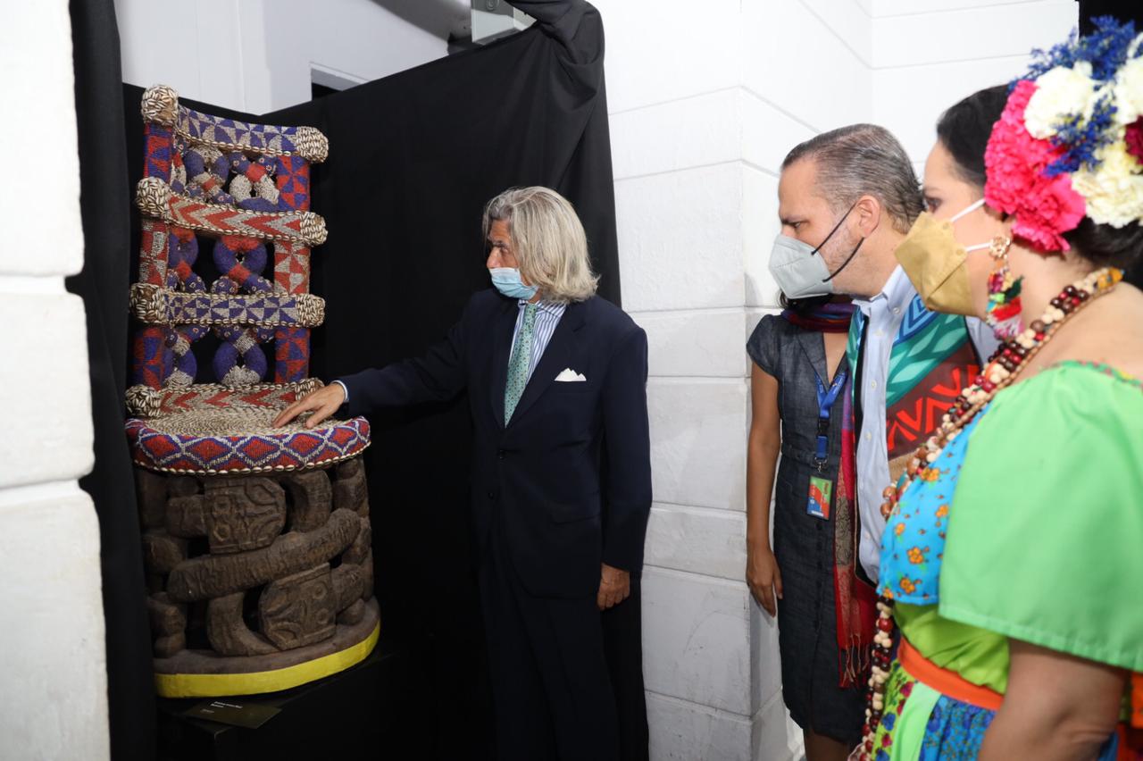 Unión Interinstitutiaria, manages to present an exhibition of African Art