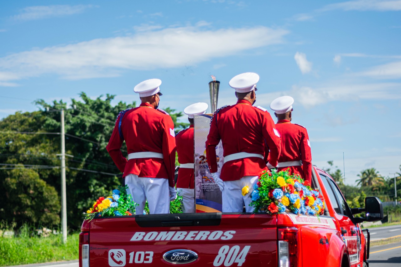 "The Bicentennial Torch Farewell from Anton and Arrives to West Panama"