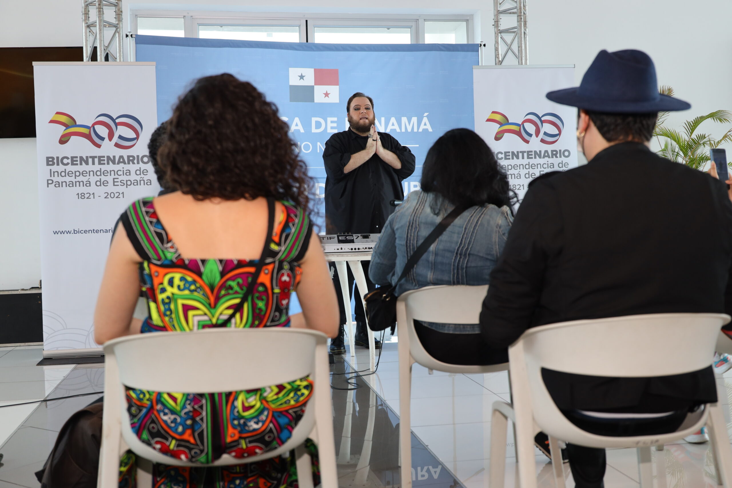 MiCultura facilitates singing workshops