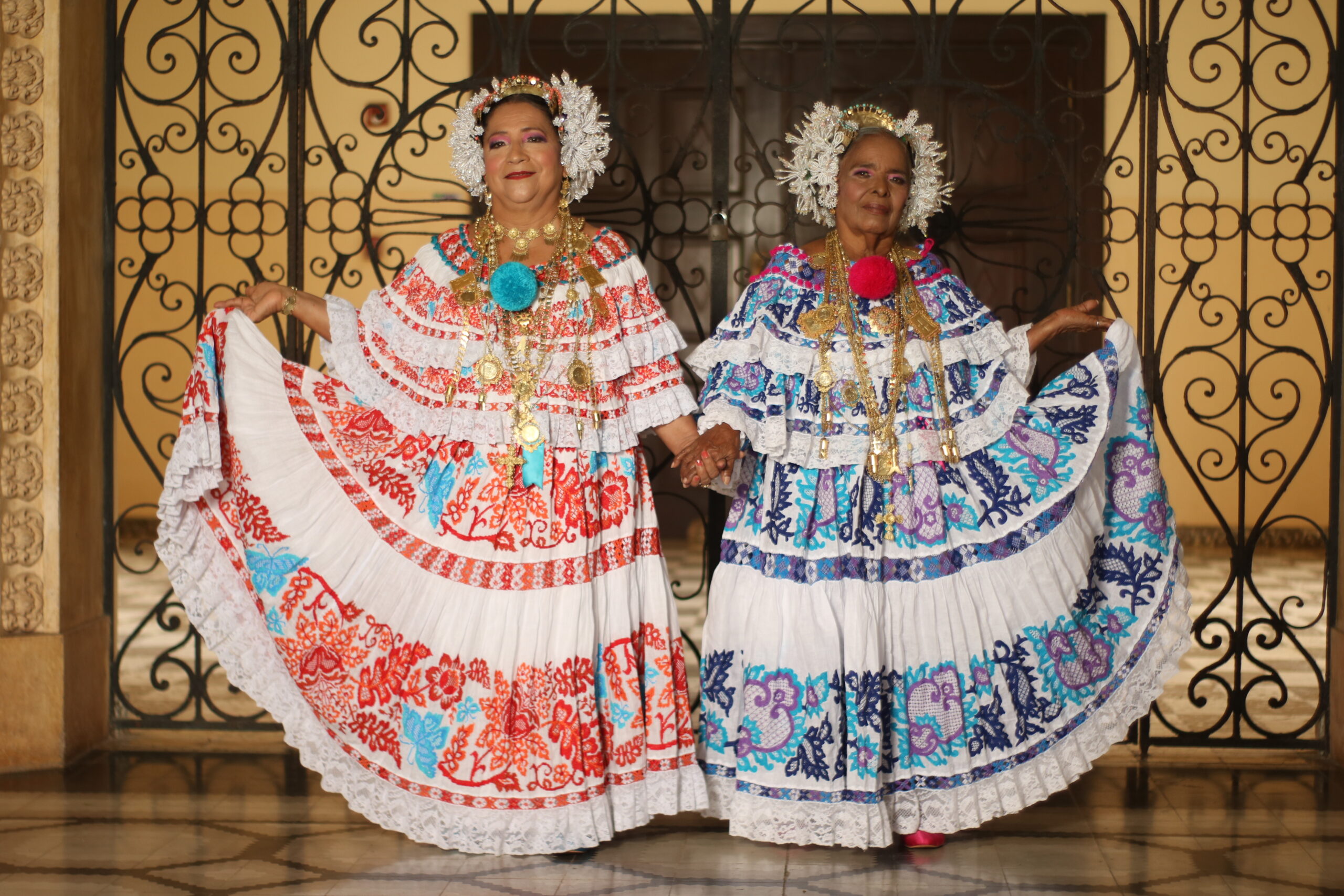 MiCultura english with pollera to sumptists