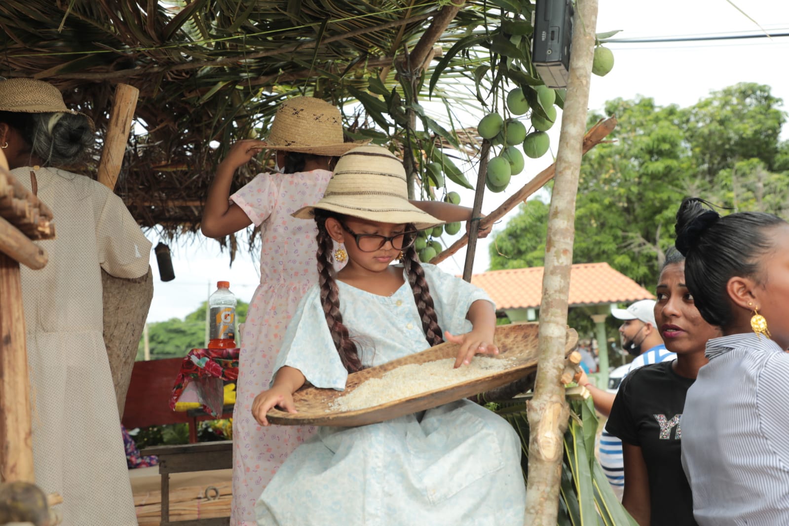 Folklorists, you can run for the Dora Pérez de Zárate Award and Manuel F. Zárate Decoration