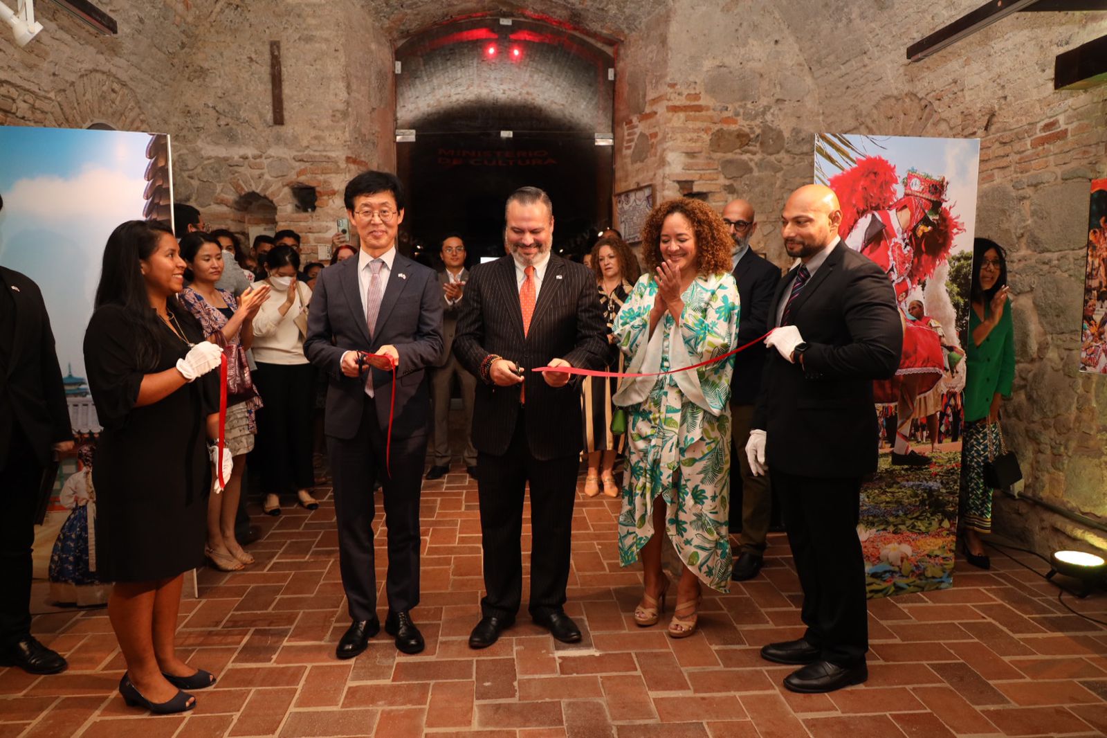 Panamá y Corea presentan en imágenes su riqueza patrimonial