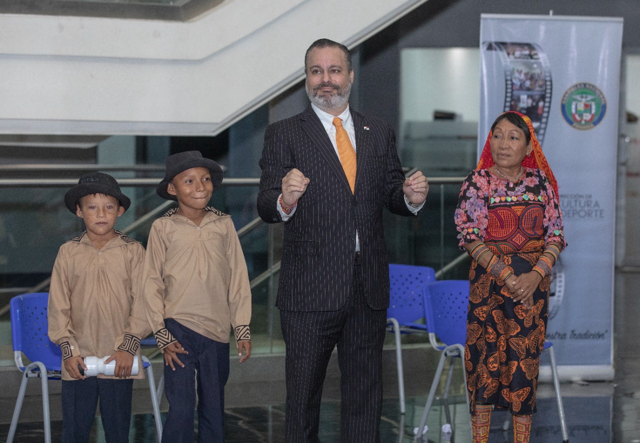 Vice-Minister of Culture, emphasized the importance of sign language