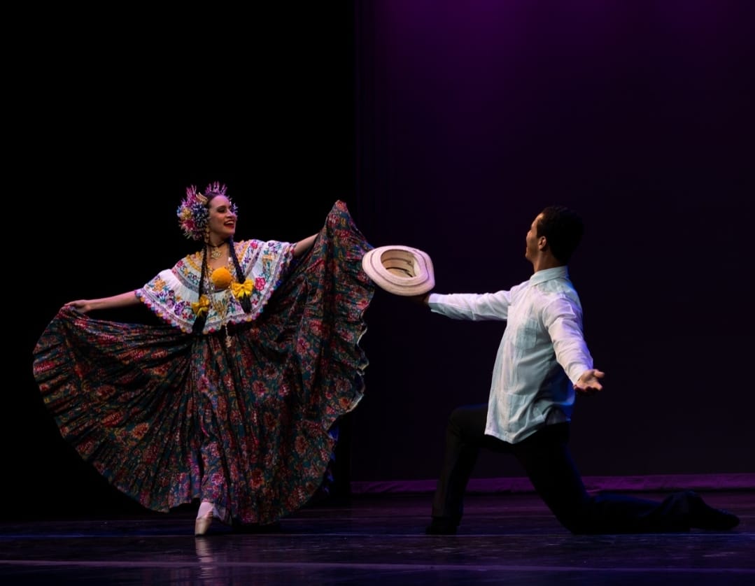 More than a thousand 500 people enjoyed the great folklore sample of the National Ballet of Panama