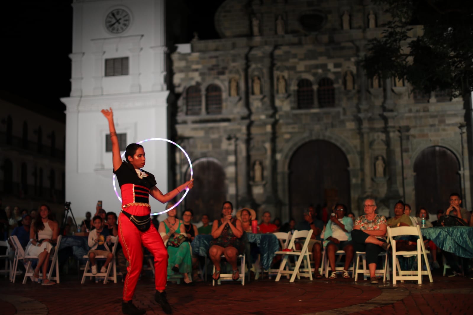 MÚSICA Y MALABARES SE TOMAN PLAZA CATEDRAL EN LAS NOCHES CULTURALES