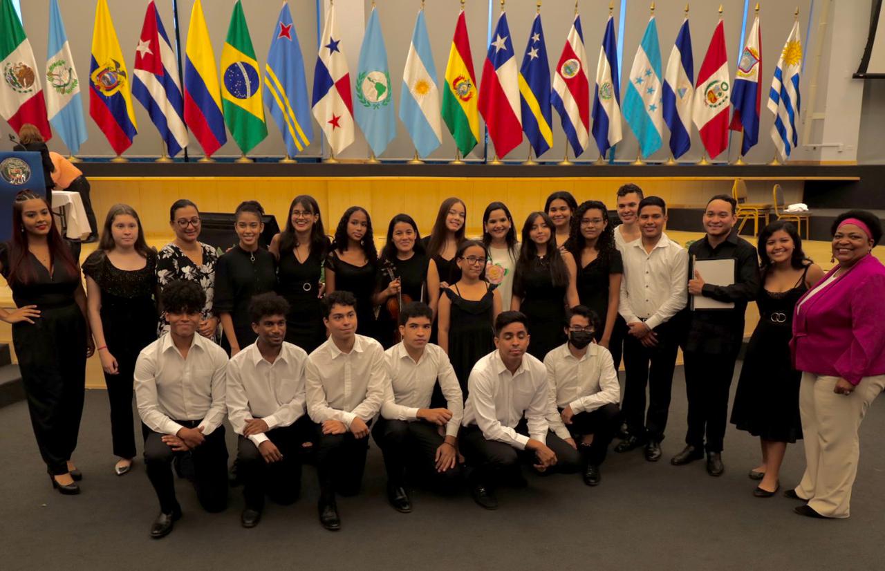Network of Orquestas and Youth Coros of Panama participate in an event of recognition of best practices