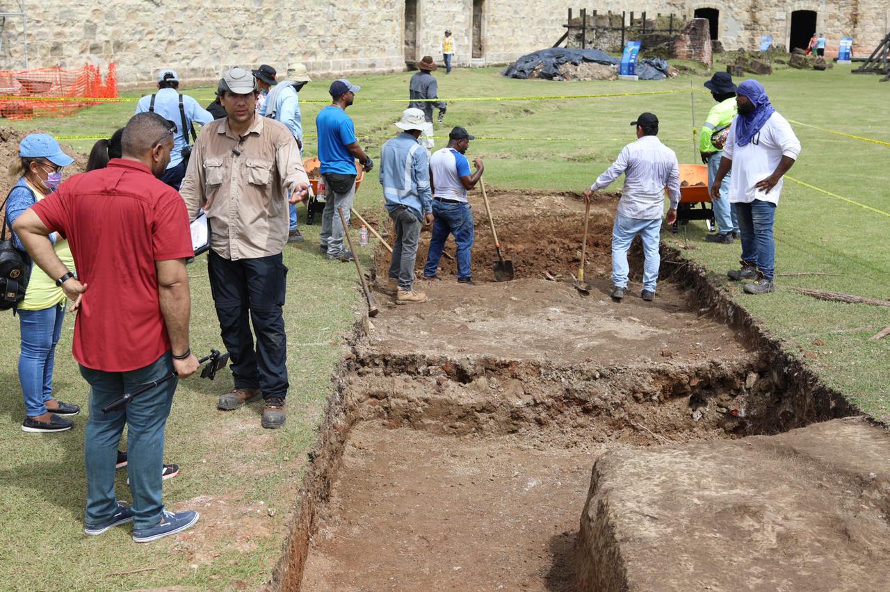 CIHAC AIP MUNCULTURE INDIVIDUAL VALIOSES FROM THE 18th SIGN IN SAN LoRENZO EXCAVATIONS