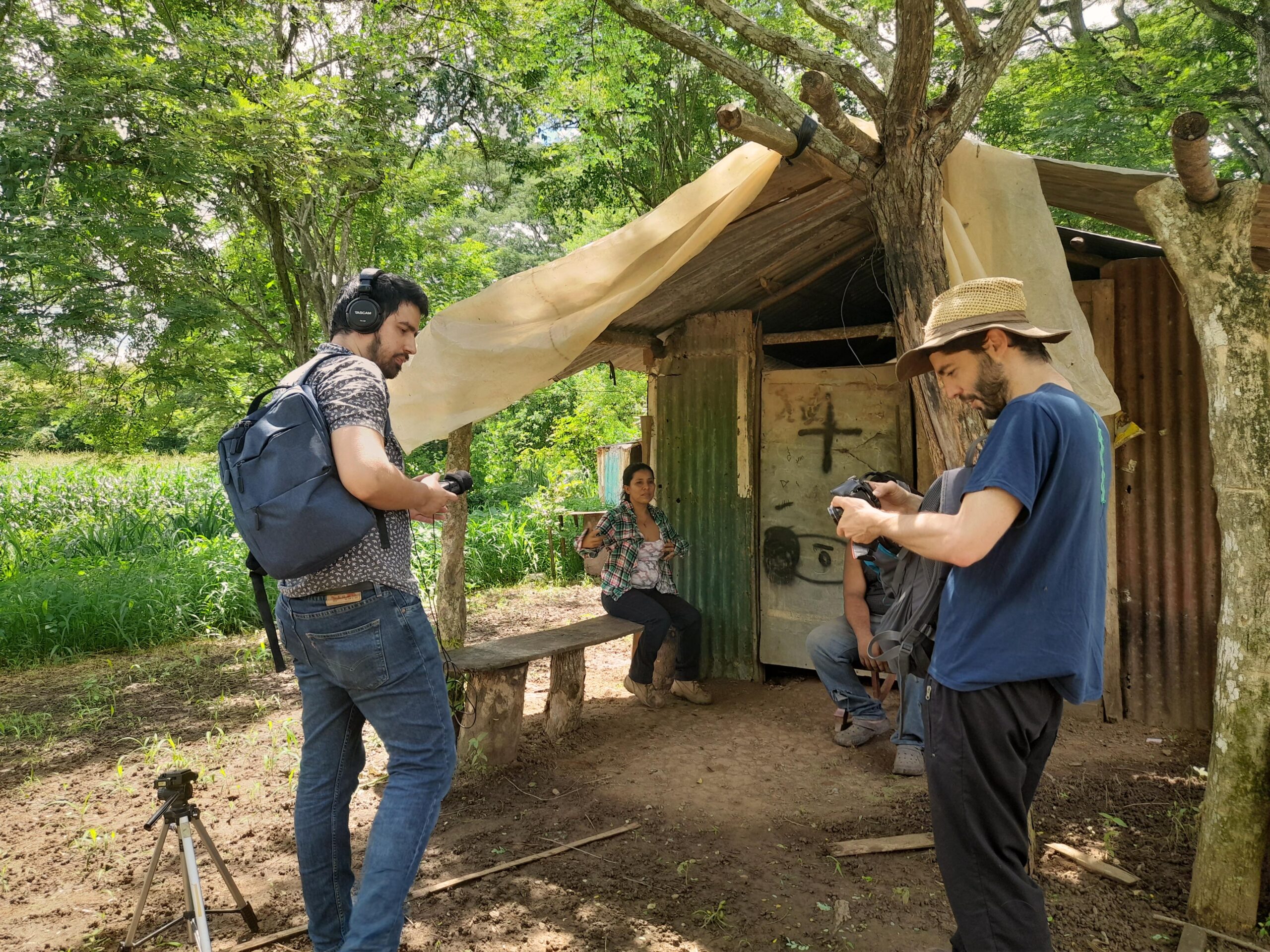 < strong > MiCultura CONTRIBUYE TO FUNCTION OF ACAMpADOC DOCUMENTAL SCHOOL < / strong >