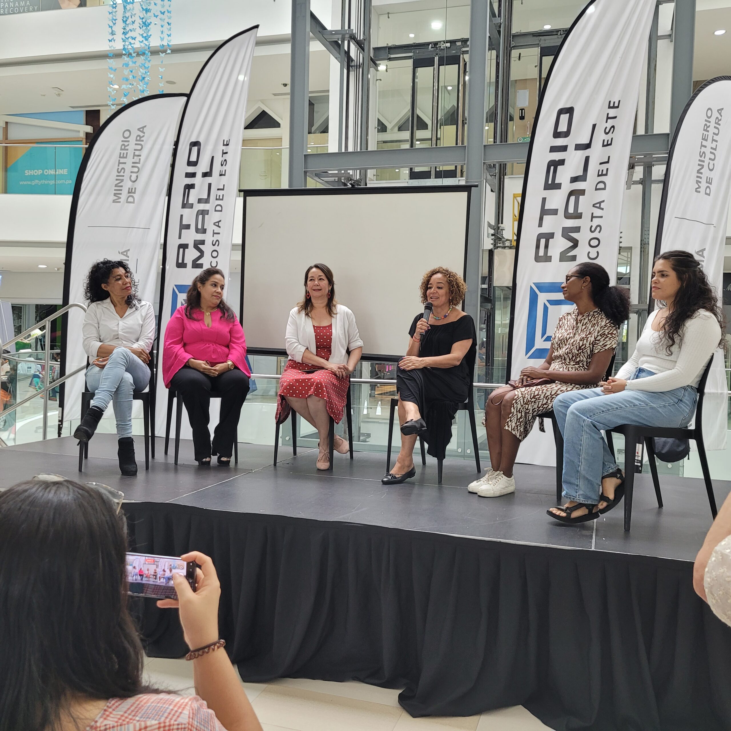 “Mujeres del arte que inspiran”, una muestra que promueve la participación de las damas en las artes