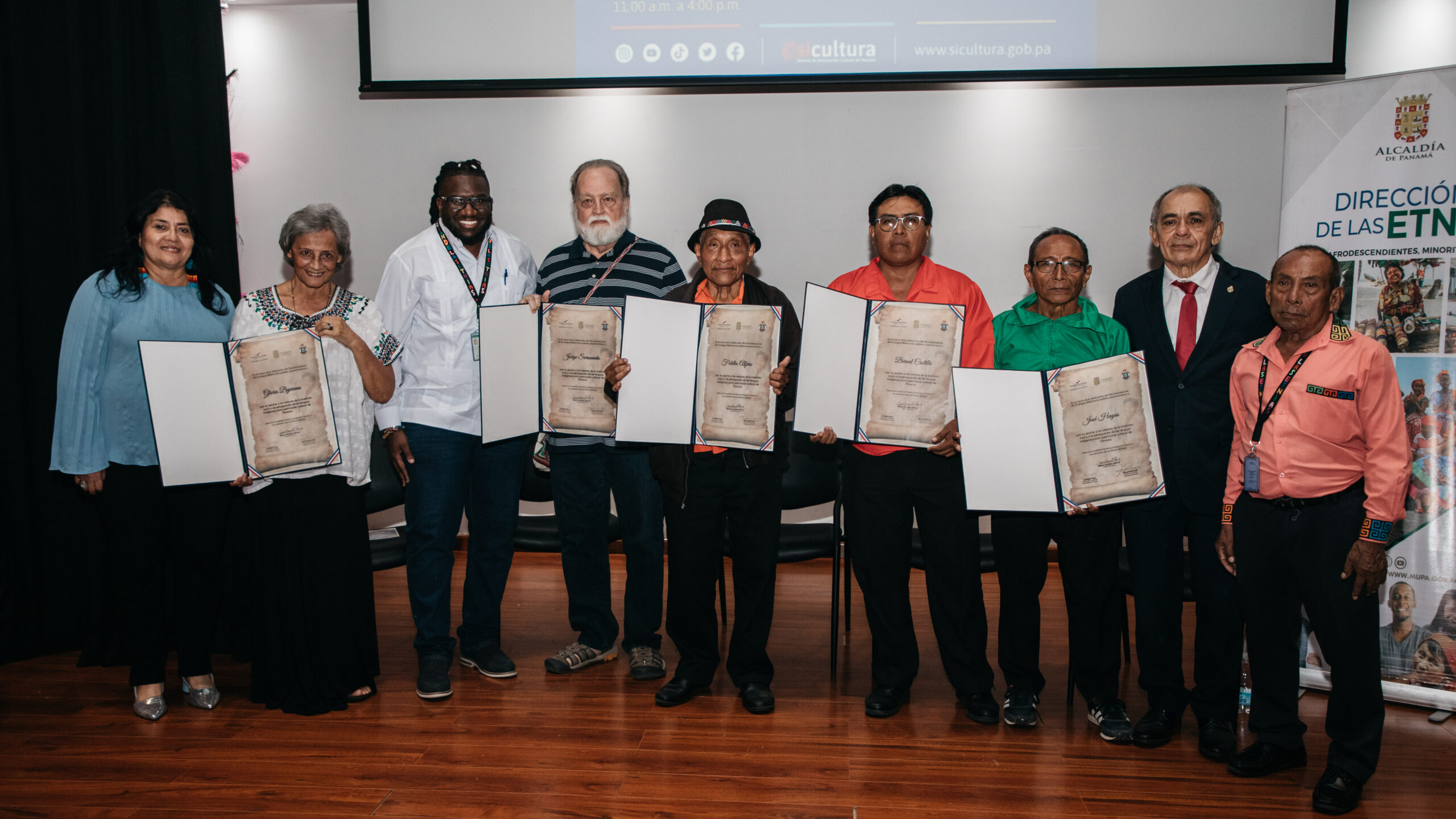 < strong > MiCultura recognizes the work of indigenous language safeguards < / strong >