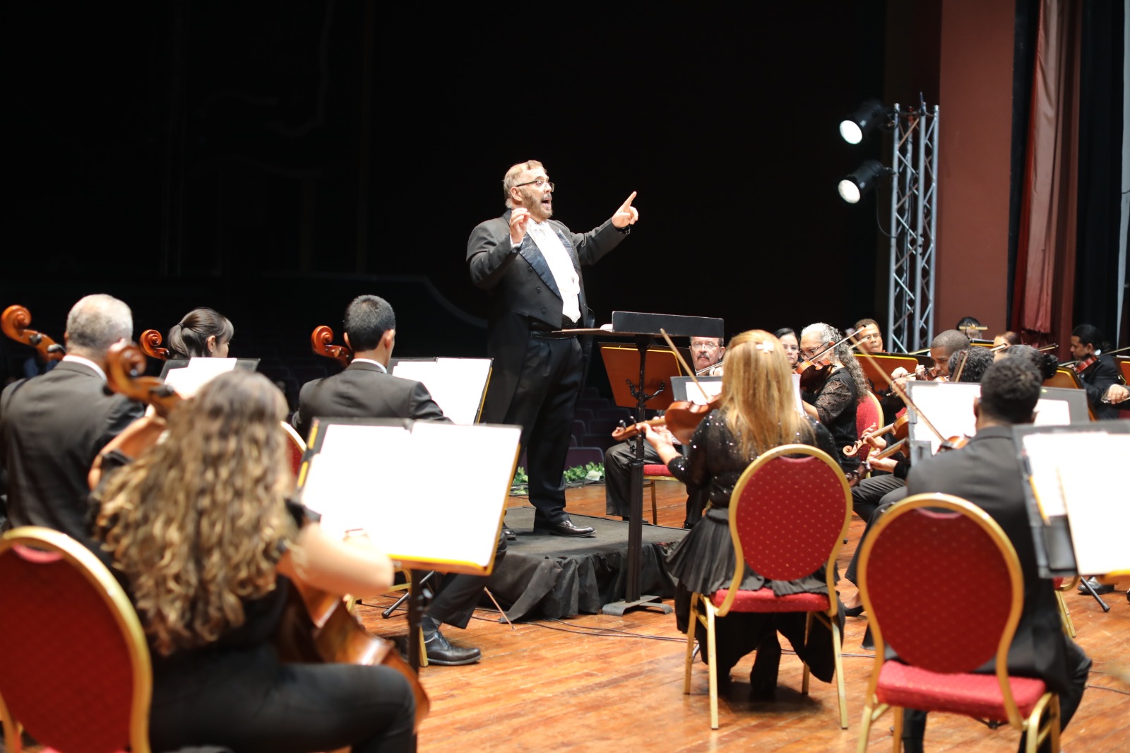 < strong > The National Symphony continues to reach more Panamanian < / strong >
