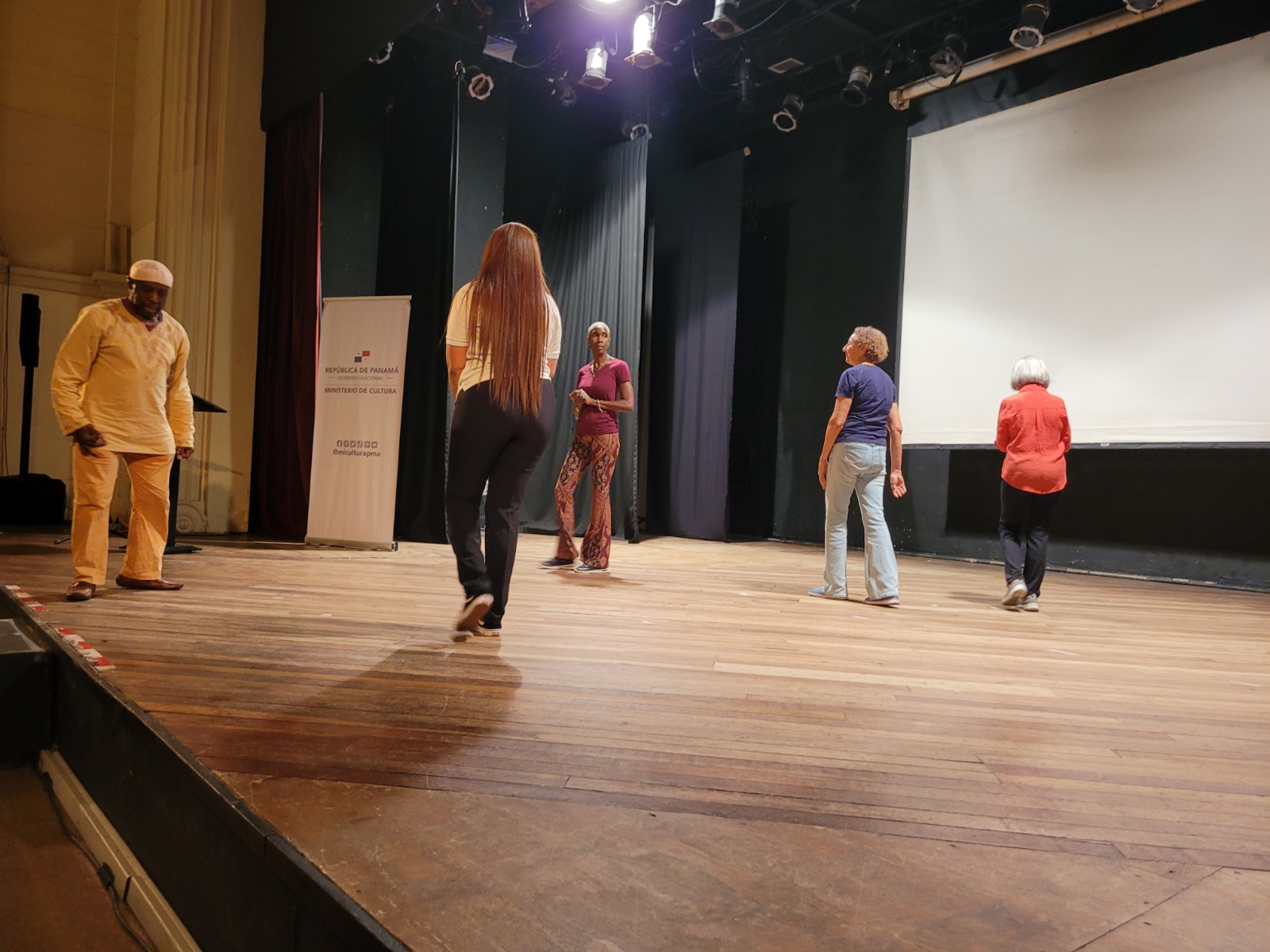 <strong>ANALIZAN FUTURO DE LA MOVILIDAD DE LAS ARTES ESCÉNICAS</strong>