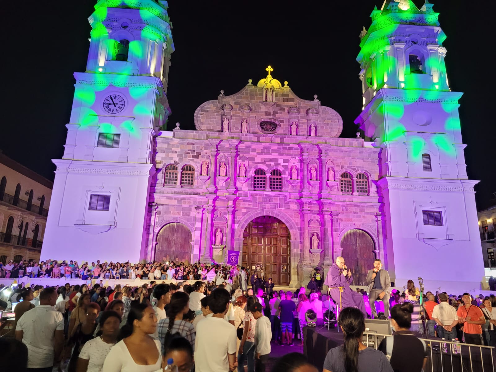 < strong > Feligreses have been living Holy Week at Casco Antiguo < / strong >