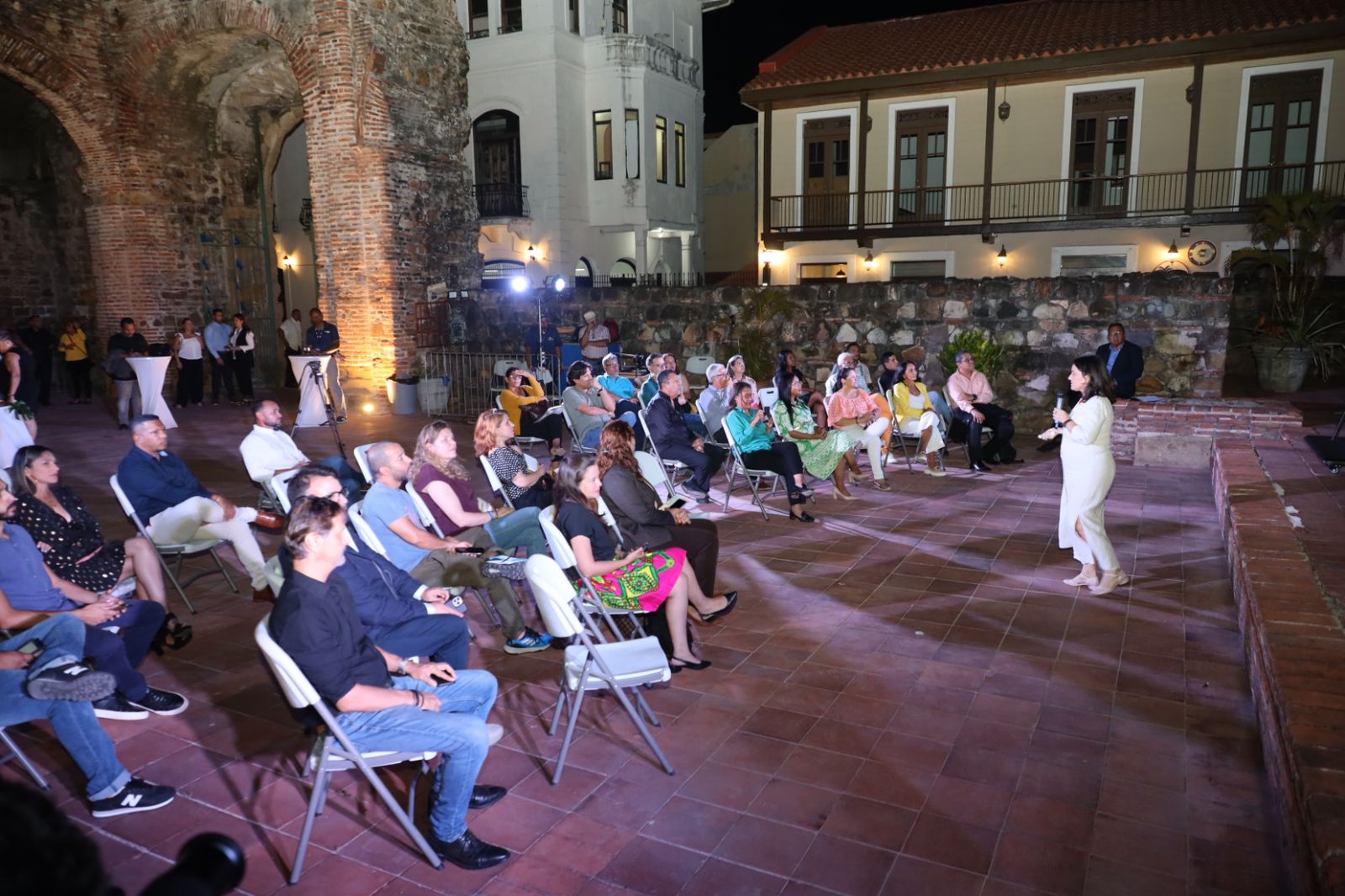 < strong > WITH CONCRETAN PROPOSALS FULL SECOND OPEN FUNCTION FROM MiCultura with CIVIL SOCIETY < / strong >
