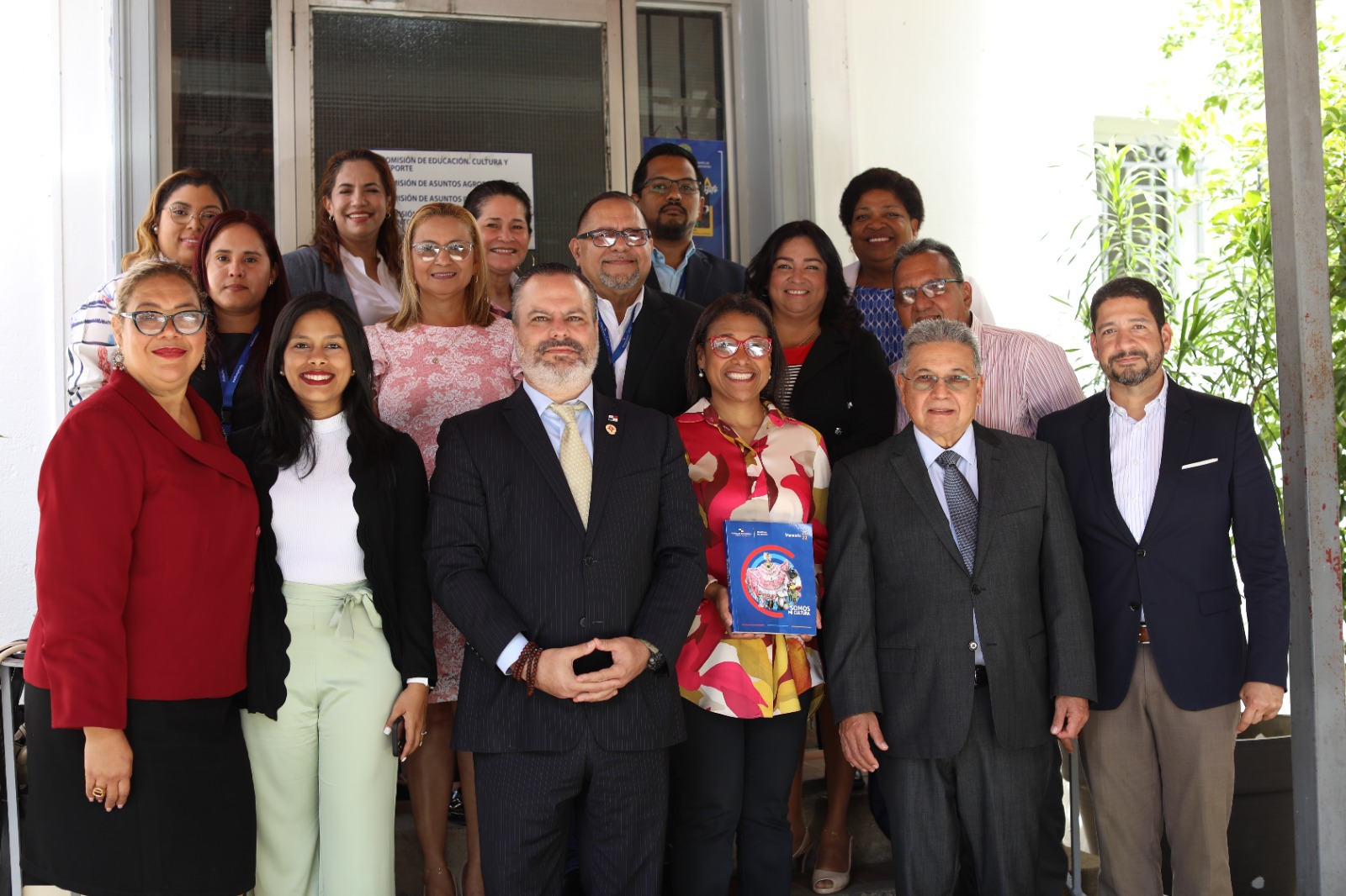 < strong > MINISTRA GONZÁLEZ VILLARUÉ SUSTAINTED MANAGEMENT REPORT 2022 ON LEGISLATIVE COMMISSION ON CULTURE < / strong >