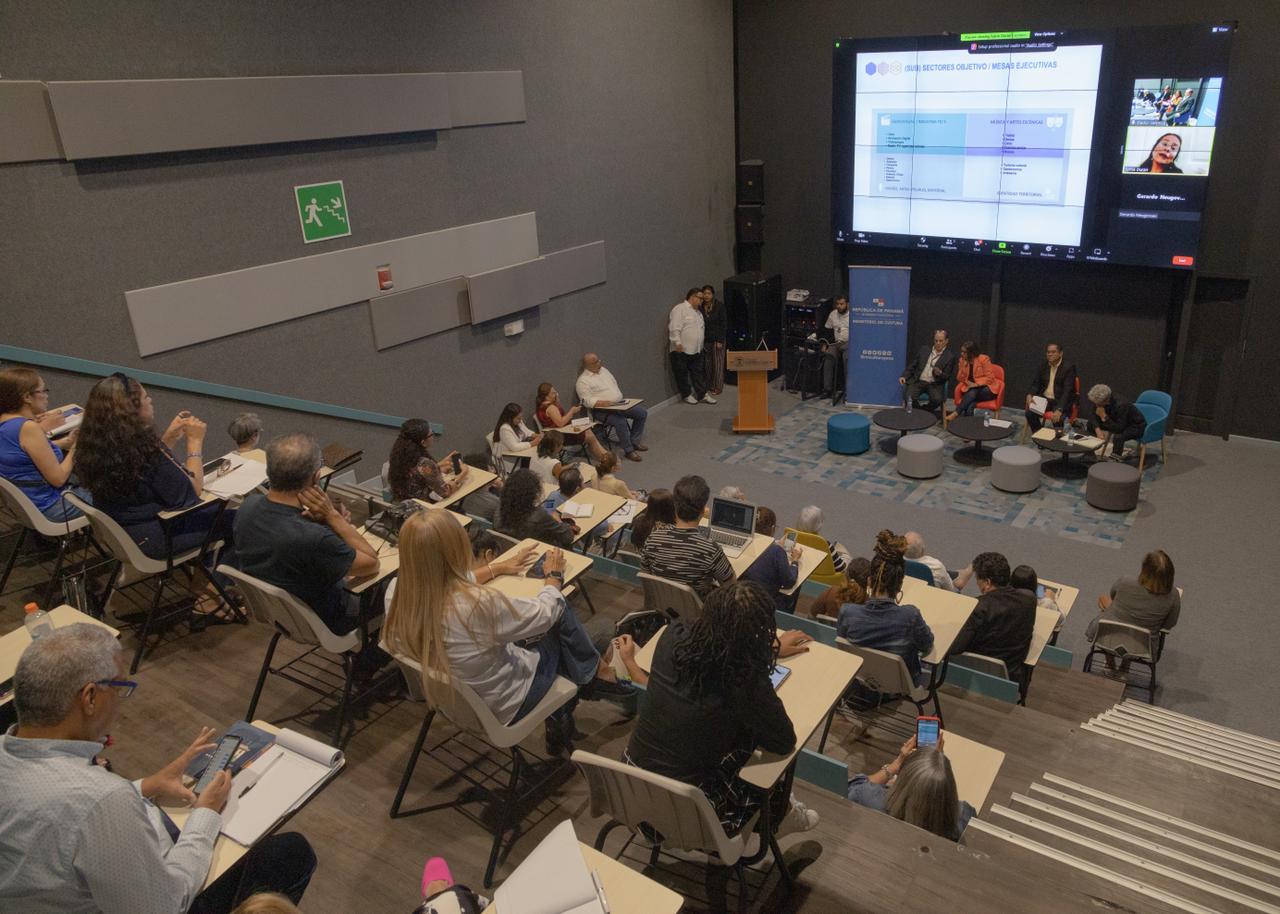 < strong > Cultural policies awaken interest at Creative Economics Forum organized by MiCultura < / strong >