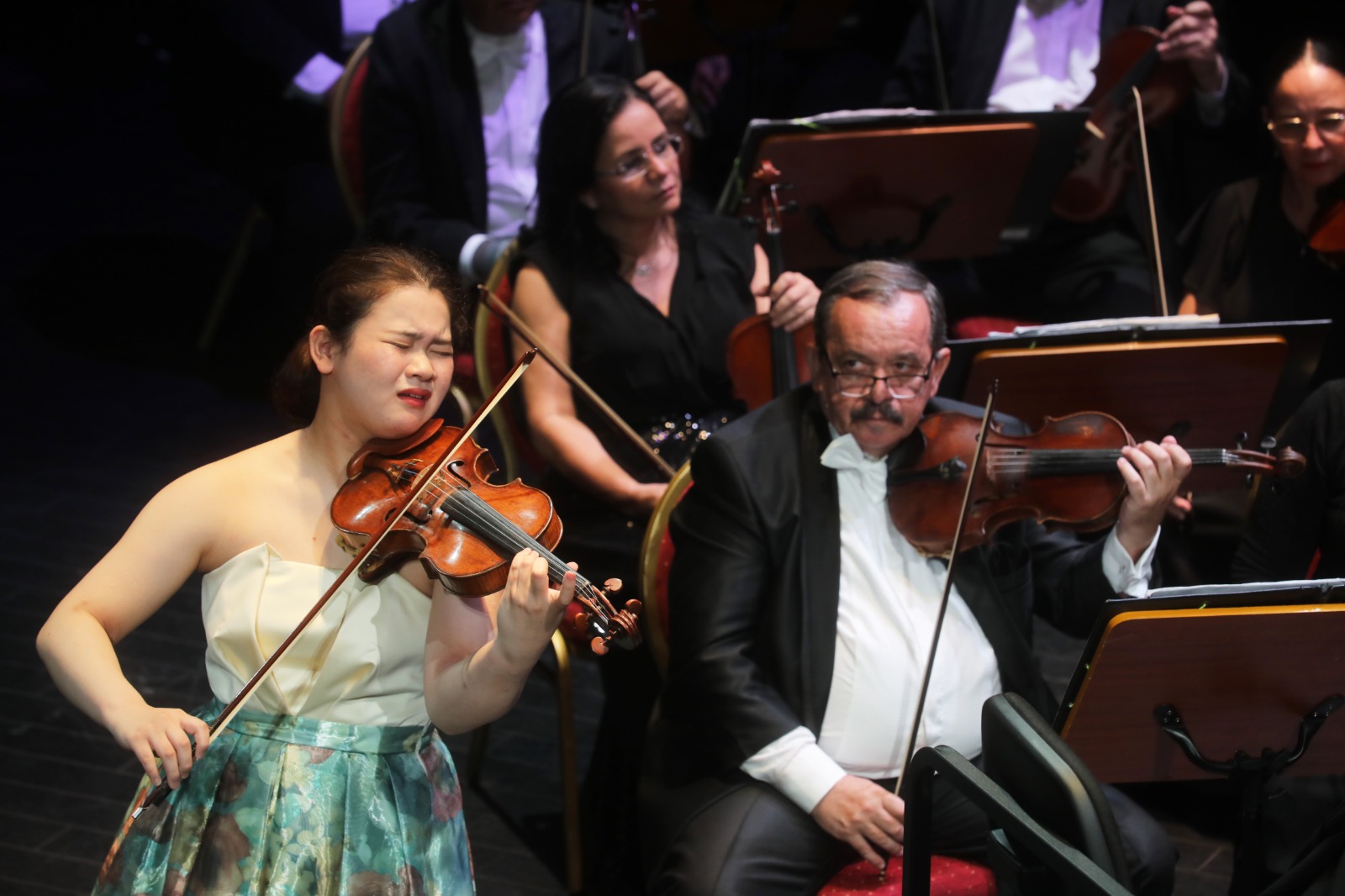 <strong>MAGISTRAL ACTUACIÓN DE VIOLINISTA HINA MAEDA EN EL TEATRO NACIONAL JUNTO A LA SINFÓNICA</strong>
