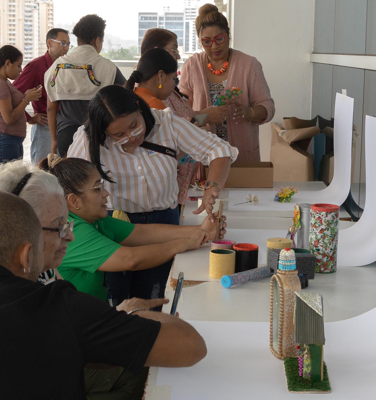 < strong > MiCultura prepares artisan for the National Crafts Fair < / strong >