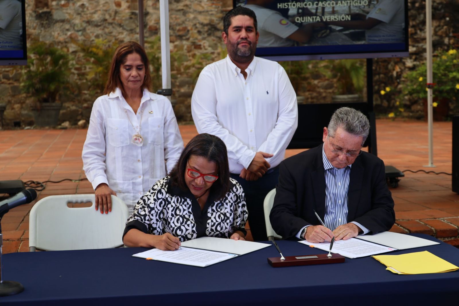 < strong > sign partnership for the promotion of cultural and tourist products in Panama < / strong >