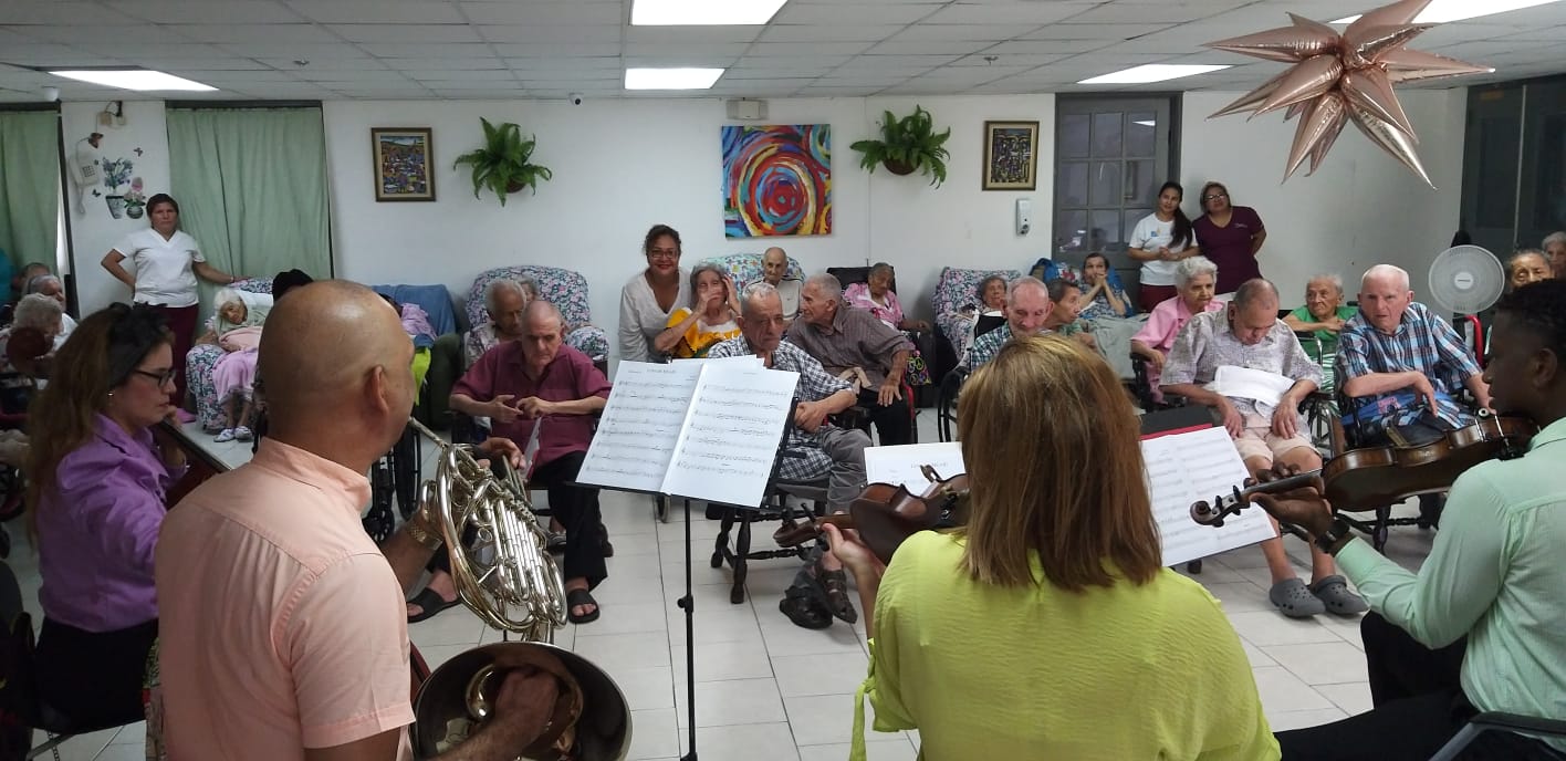 < strong > Older adults enjoyed a musical experience with the Classical Culture quartet < / strong >
