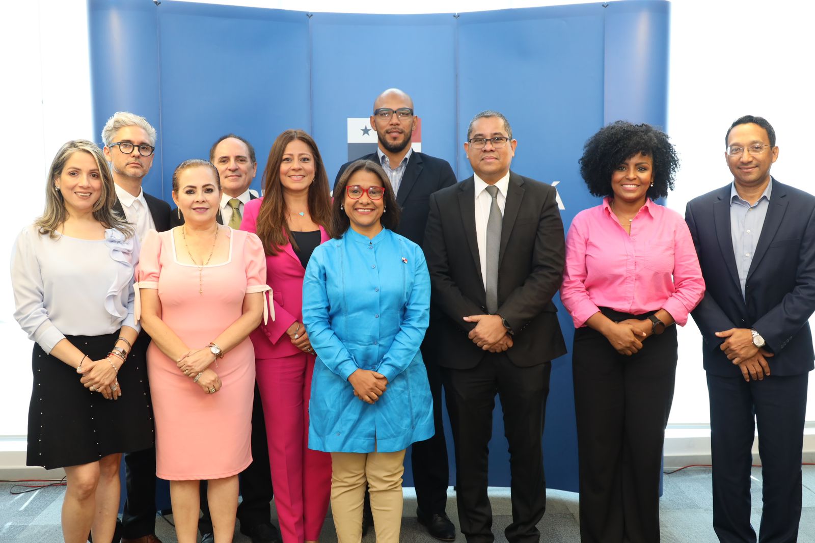 < strong > SIZEN ENTITIES TO STORE CREATIVE and CULTURAL INDUSTRIES IN PANAMA < / strong >