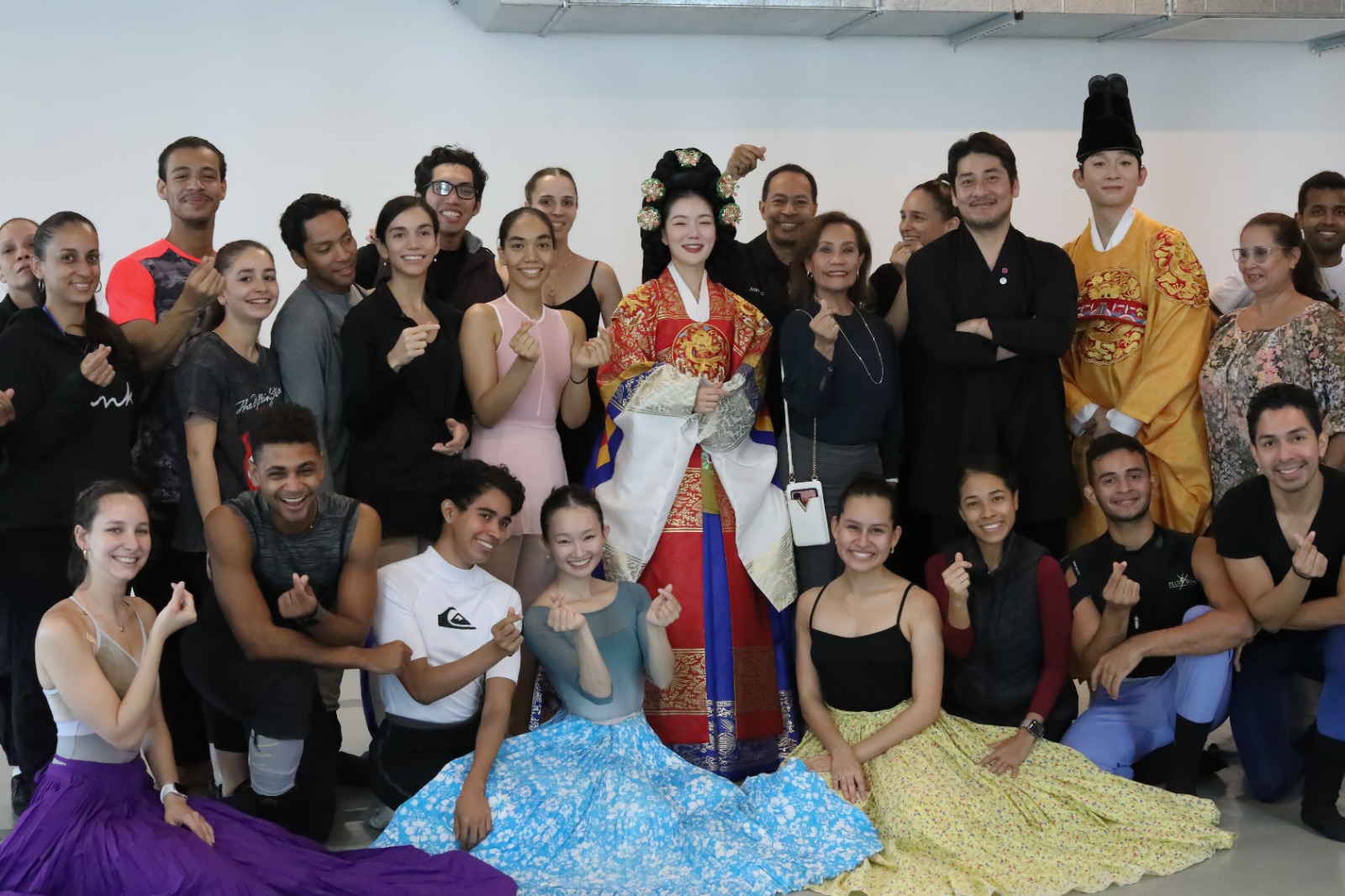 < strong > DANZA FUSE SPECIC and COREA TRADITIONS TO FESTEJAR BILATERAL RELATIONS < / strong >