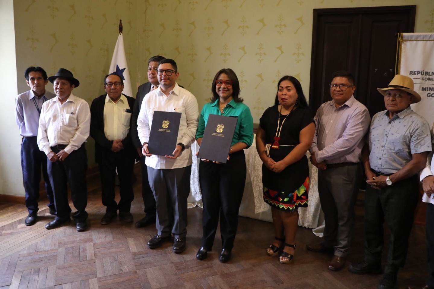 < strong > sign Intent Letter for Indigenous Peoples and History Museum < / strong >