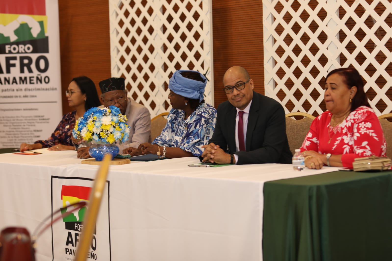 < strong > Experts come together to discuss and formalize commitments for the Afro-Spanish community < / strong >