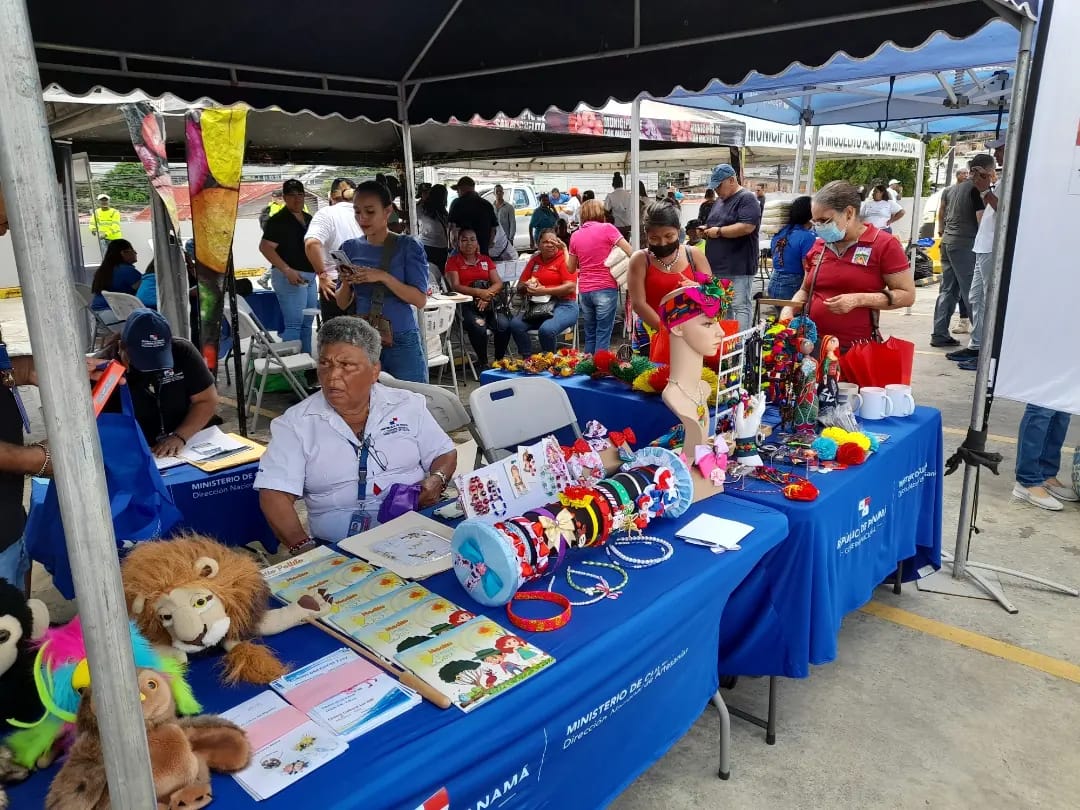 < strong > A handicraft and cultural fair at San Miguelito in honor of the fourth anniversary of MiCultura < / strong >