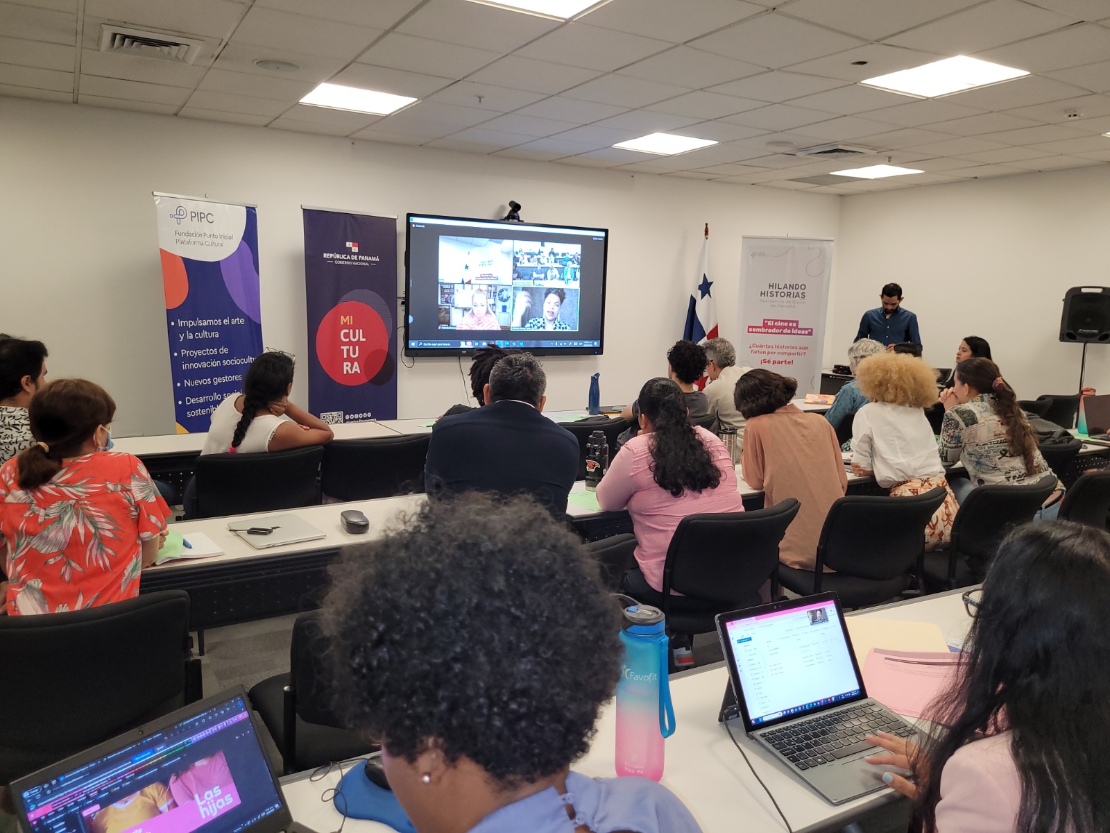 < strong > To strengthen the film ecosystem in Panama with project Hilando Storias < / strong >