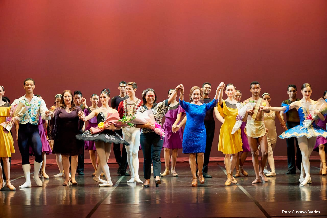 < strong > MIL OCHOCIENTAS PERSONS ASIST TO NATIONAL BALLET GALES IN THEIR 51 YEARS OF FUNCATION < / strong >