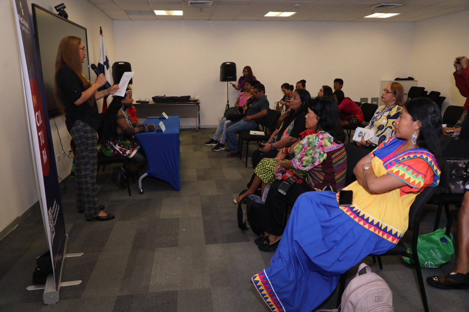 < strong > Highlights indigenous women's inputs and challenges < / strong >