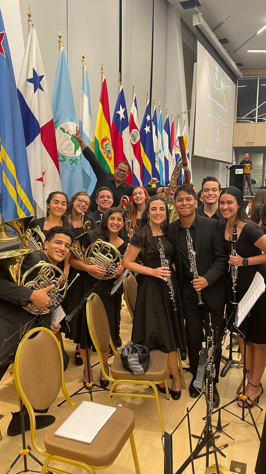 < strong > Panama and Uruguay join a symphony allegory < / strong >