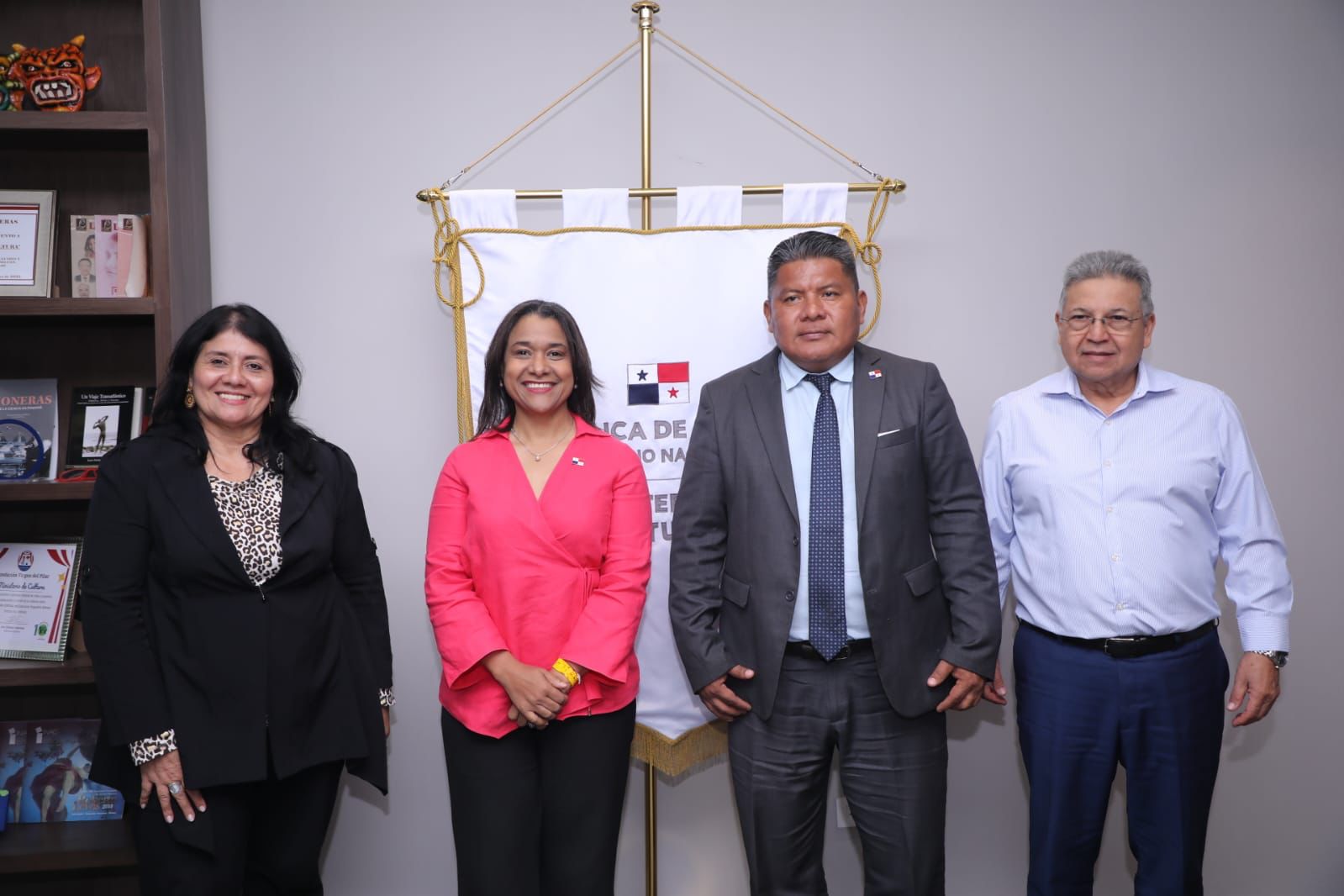 < strong > MiCultura and Mingob make partnership for the next Forum of Indigenous Peoples < / strong >