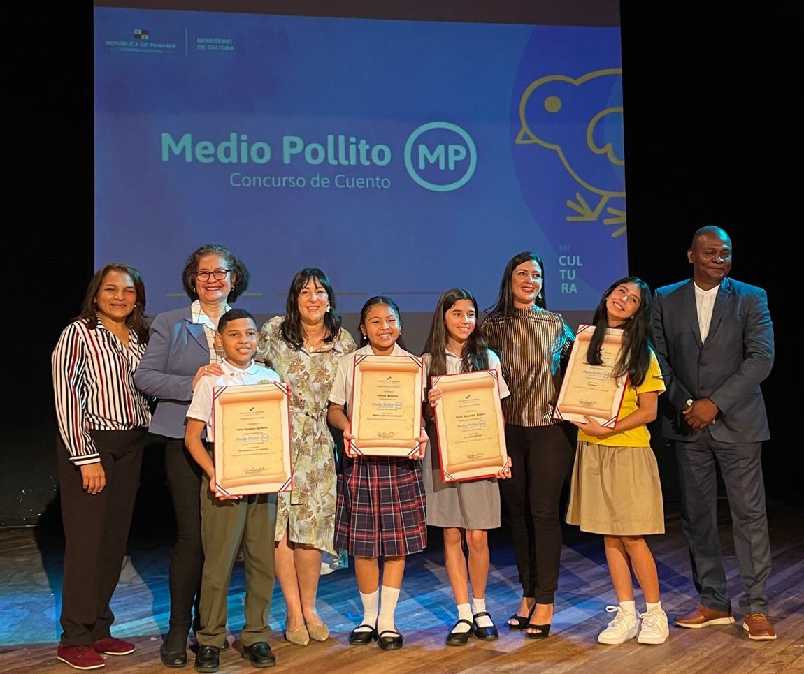 < strong > MiCultura awards winners of the 2023 < / strong > Middle Chicken Stretch contest