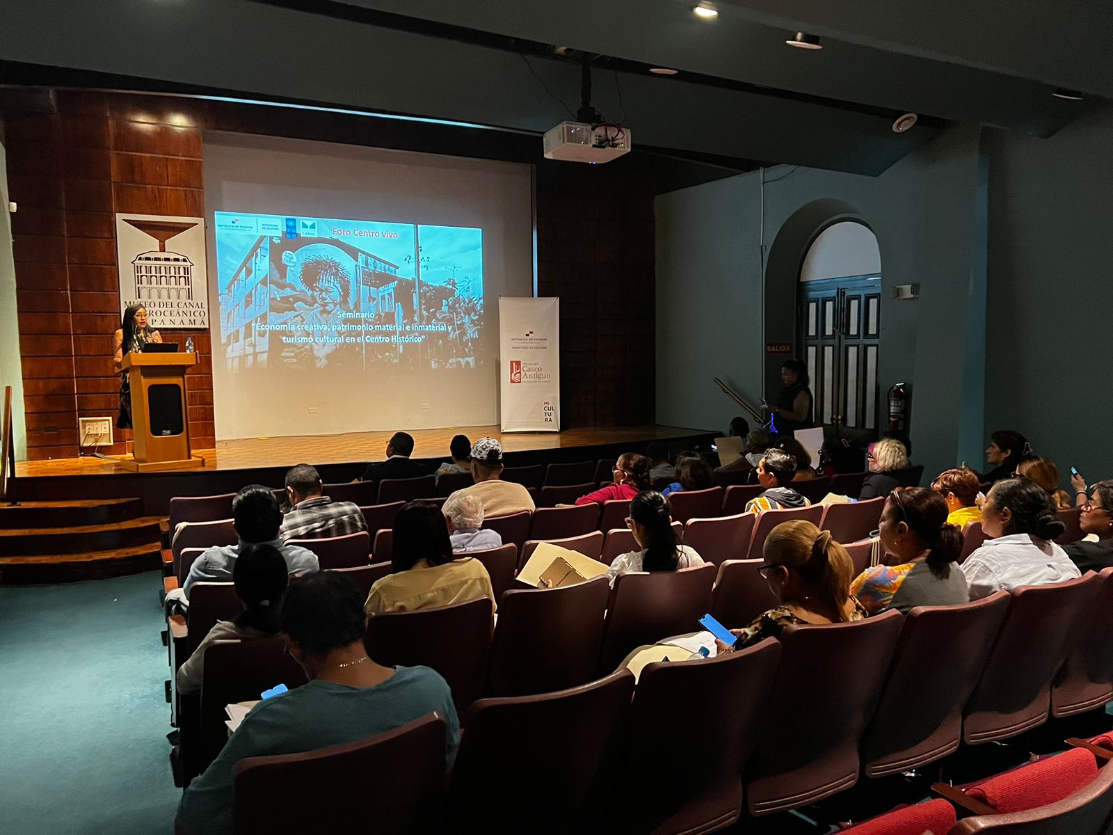 < strong > 60 cultural entrepreneurs are trained in cultural tourism, creative economy and heritage at the historic centre. < / strong >