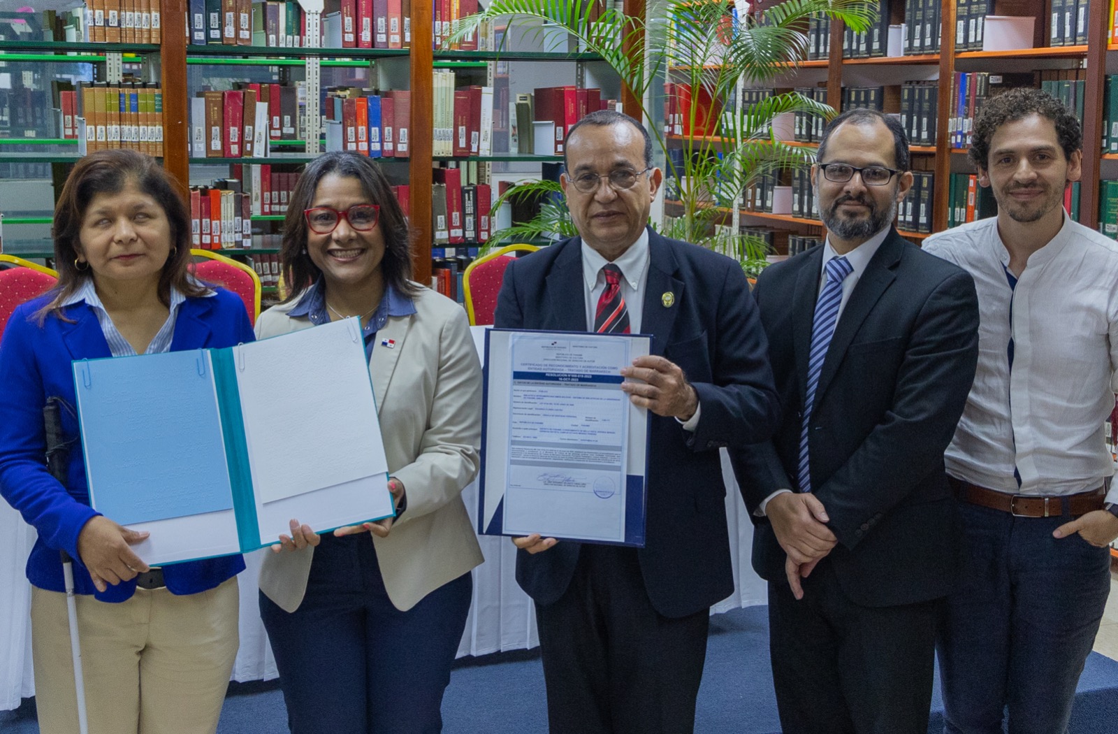 < strong > MiCultura attests and attests to University Library as first authorized entity under the Treaty of Marrakech for the benefit of people with visual disabilities < / strong >