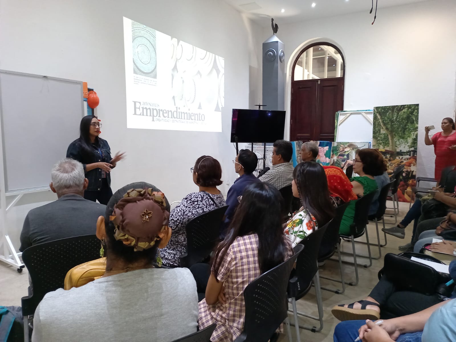 < strong > Training and upgrade courses for artisan and gastronomic entrepreneurs at Casco Antiguo < / strong >