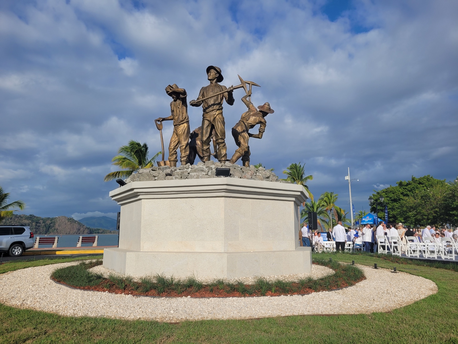 < strong > Monument at Amador will tell the story of the Galician's contribution to the construction of Canal < / strong >