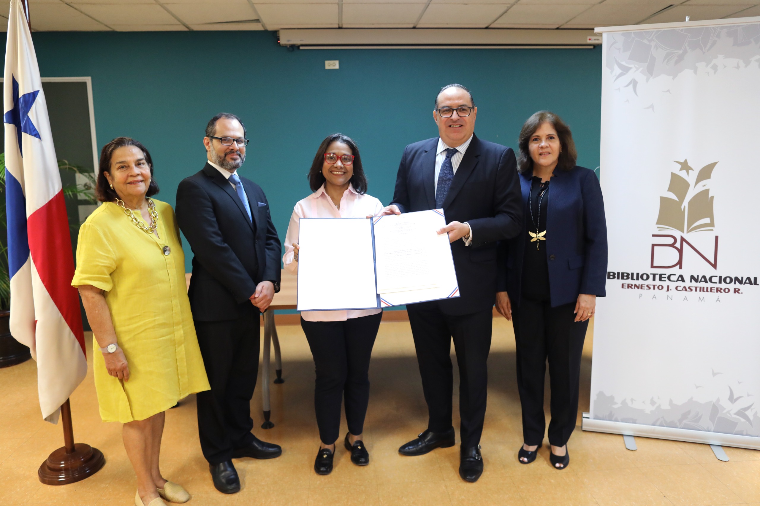 < strong > Ernesto J. Castillero National Library attested and accredited under the Treaty of Marrakech < / strong >
