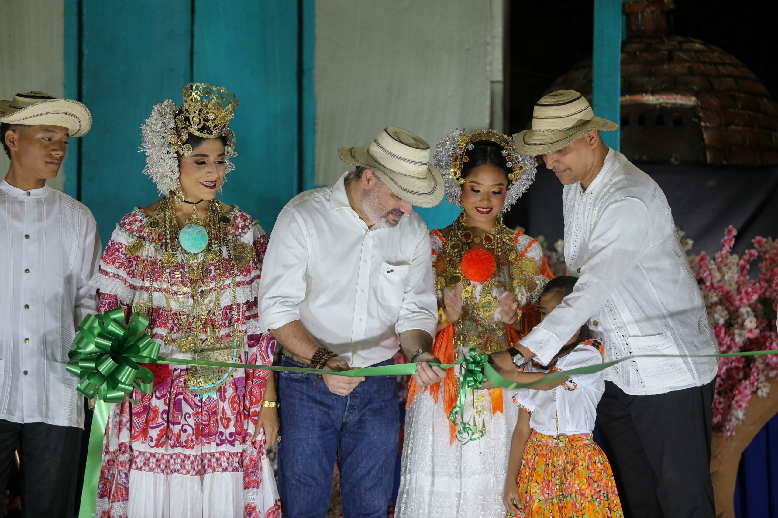 < strong > More than 40 Artisans present at the third Artisanal and Folk Festival of The Chitre Sand < / strong >