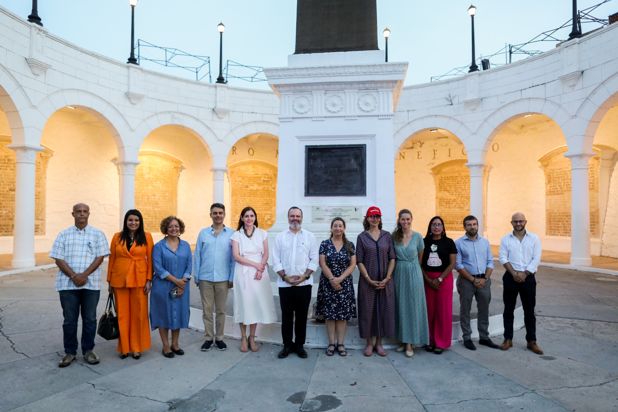 < strong > The French week was held at Plaza de France with student assistance < / strong >