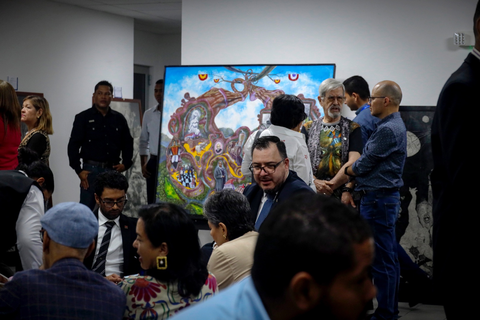 <strong>Mensaje a Occidente: la nueva exposición del pintor panameño Radamés Pinzón</strong>