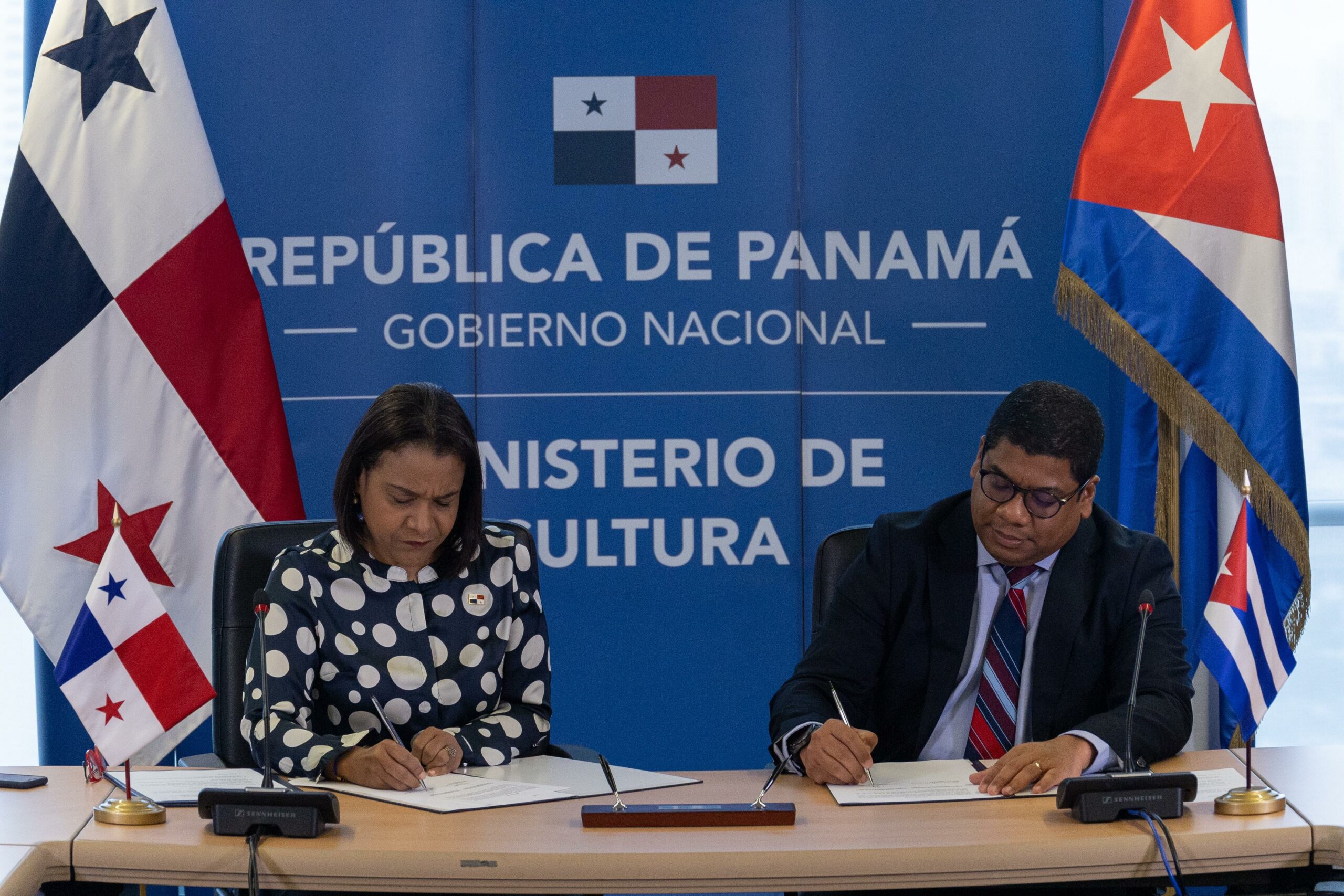 Panamá y Cuba consolidan cooperación cultural