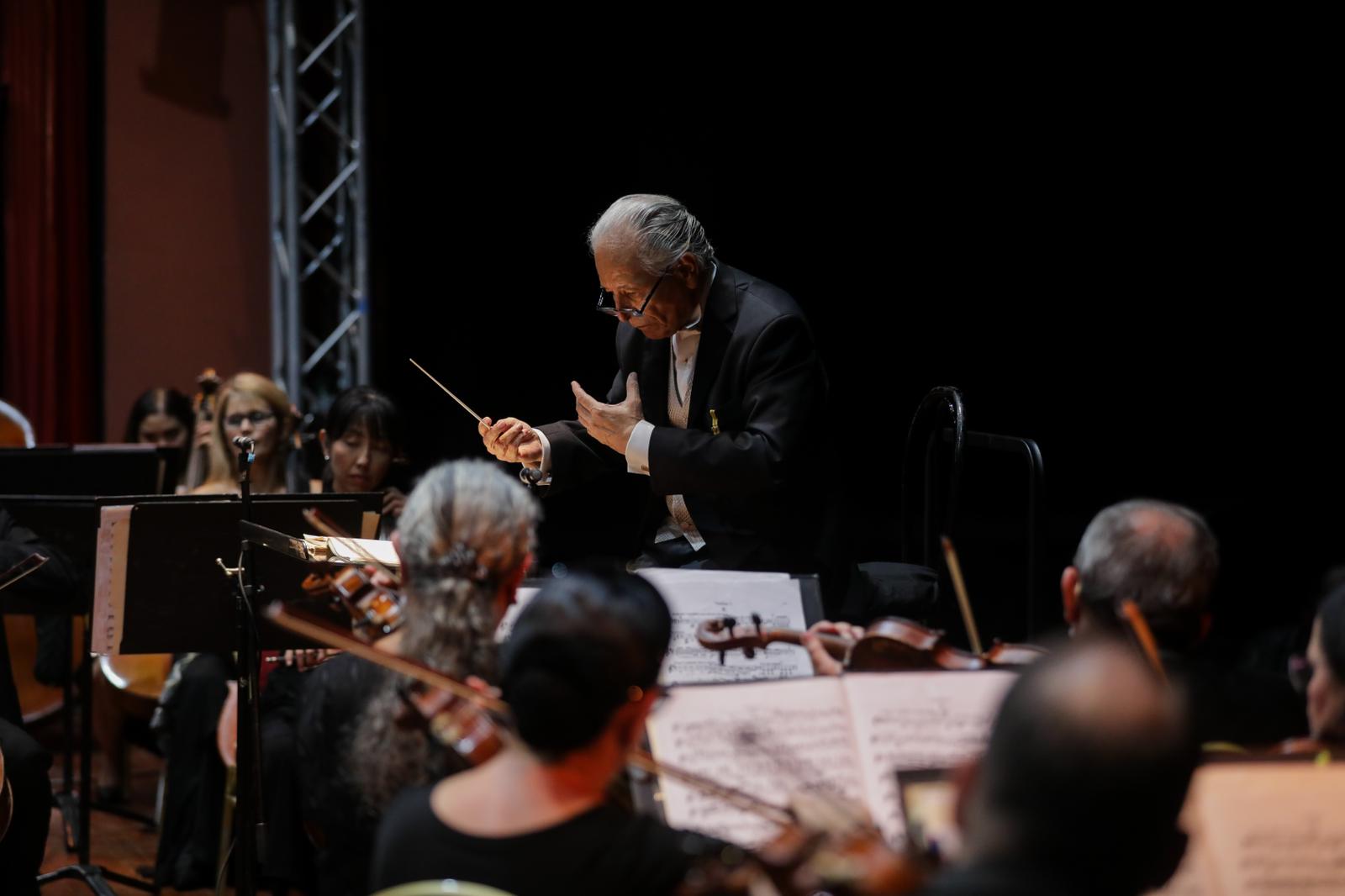 Con reconocimientos a músicos de larga trayectoria, Orquesta Sinfónica celebra sus 83 años de fundación